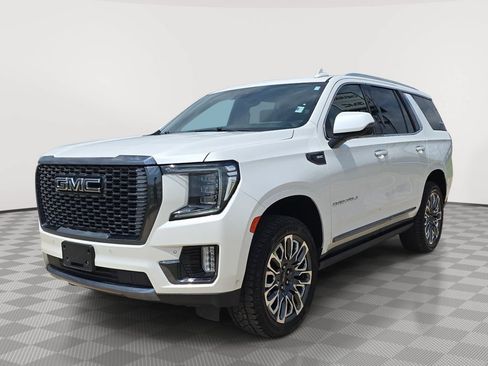 Used 2023 GMC Yukon Denali Ultimate AWD/4WD image 3