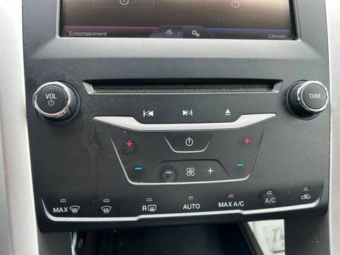 Used 2013 Ford Fusion SE FWD image 18