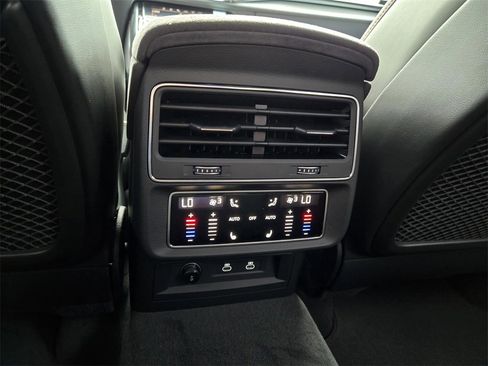 New 2025 Audi RS Q8 performance image 11