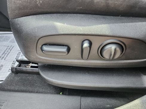 Used 2018 Chevrolet Equinox LT image 15