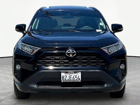 Used 2021 Toyota RAV4 XLE w/ Convenience Package FWD image 2