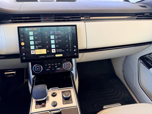 Used 2023 Land Rover Range Rover SE AWD/4WD image 10