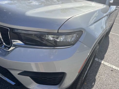 Used 2023 Jeep Grand Cherokee Laredo image 10