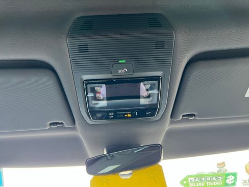 Used 2025 Volkswagen ID. Buzz Pro S RWD image 36