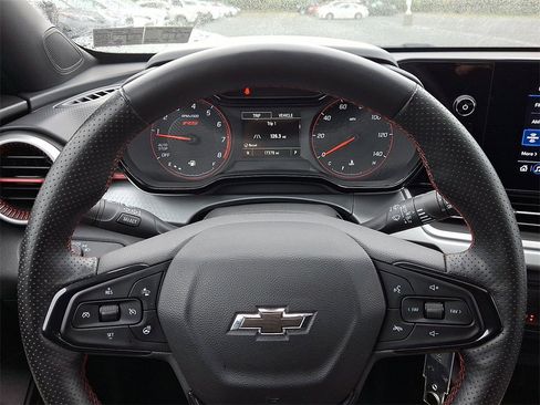 Used 2024 Chevrolet Trax RS w/ Sunroof Package image 20