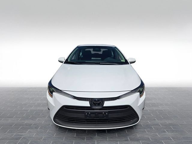 Used 2024 Toyota Corolla LE FWD image 2