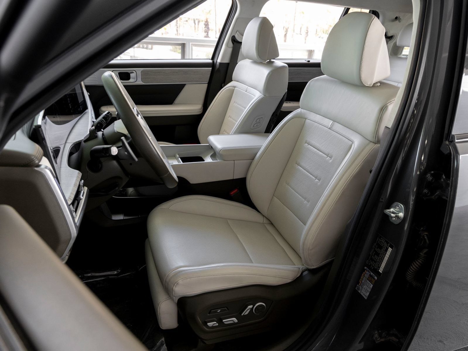Used 2025 Hyundai Santa Fe Calligraphy AWD/4WD image 10