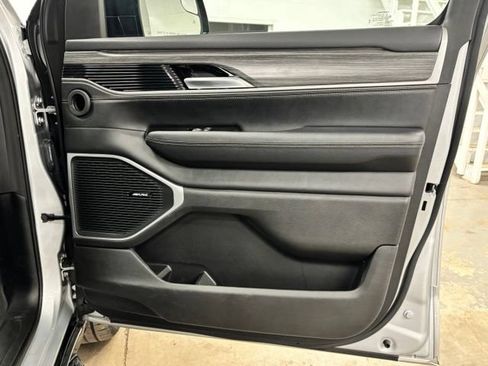 Used 2024 Jeep Wagoneer L Series II RWD image 23