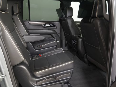 Used 2025 GMC Yukon XL Elevation w/ Elevation Premium Package AWD/4WD image 9
