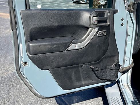 Used 2015 Jeep Wrangler Unlimited Sahara image 21