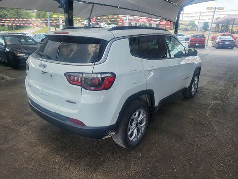 Used 2025 Jeep Compass Latitude w/ Sun & Sound Group AWD/4WD image 8