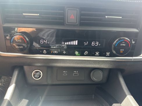 Certified 2023 Nissan Rogue SV w/ SV Premium B Package FWD image 18
