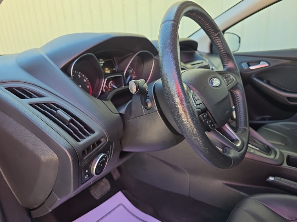 Used 2015 Ford Focus SE w/ Equipment Group 201A FWD image 14