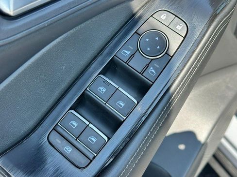 Used 2025 Nissan Rogue SL AWD/4WD image 16