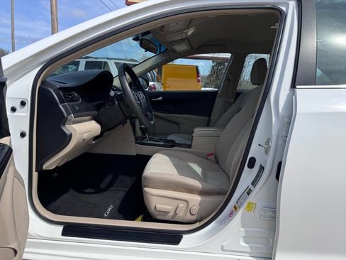 Used 2014 Toyota Camry LE image 12