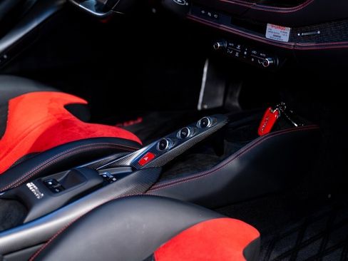 Used 2022 Ferrari F8 Tributo image 16