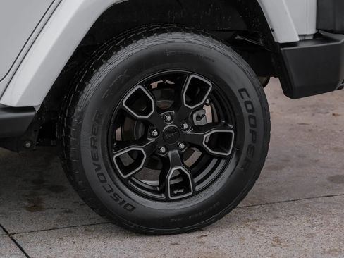 Used 2017 Jeep Wrangler Unlimited Sahara image 49