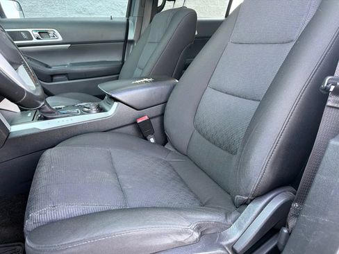 Used 2014 Ford Explorer XLT w/ Equipment Group 201A AWD/4WD image 9