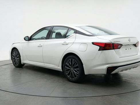 Used 2025 Nissan Altima 2.5 SV FWD image 6