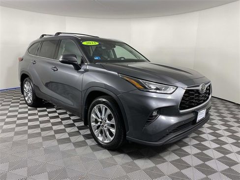 Used 2023 Toyota Highlander Limited image 1