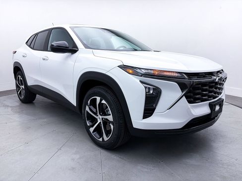 Used 2024 Chevrolet Trax RS w/ Sunroof Package image 9