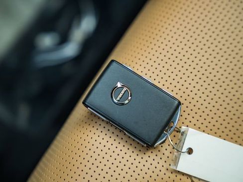 Used 2023 Volvo XC60 B5 Ultimate w/ Climate Package image 43