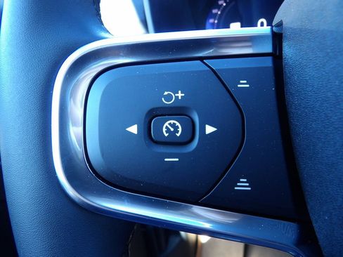 New 2026 Volvo XC40 B4 Core w/ Climate Package FWD image 18