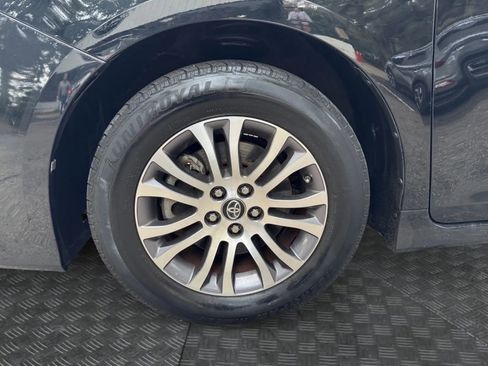 Used 2019 Toyota Sienna XLE image 6