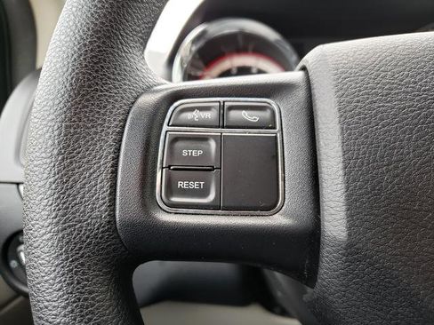 Used 2018 Dodge Grand Caravan SE w/ UConnect Hands-Free Group image 19