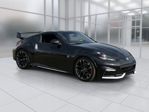 Used 2017 Nissan 370Z NISMO image 8