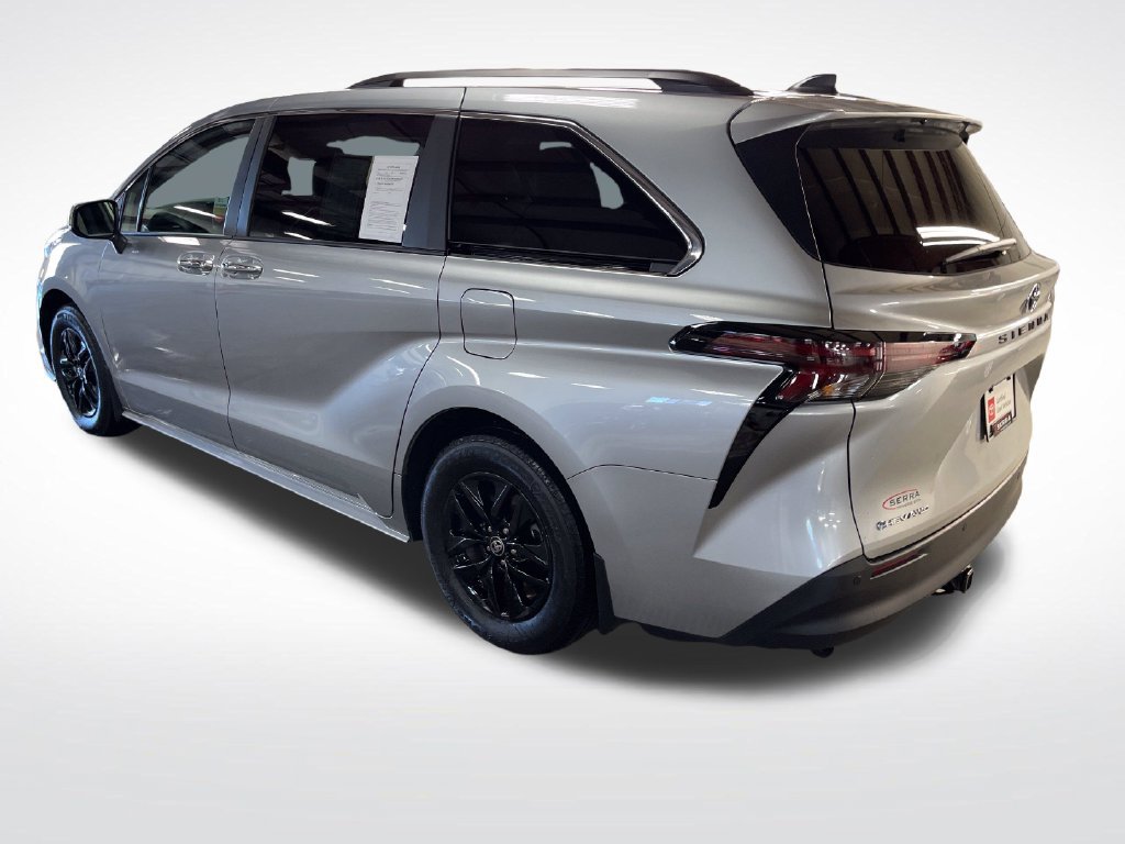 Used 2025 Toyota Sienna XLE w/ XLE Plus Package AWD/4WD image 3