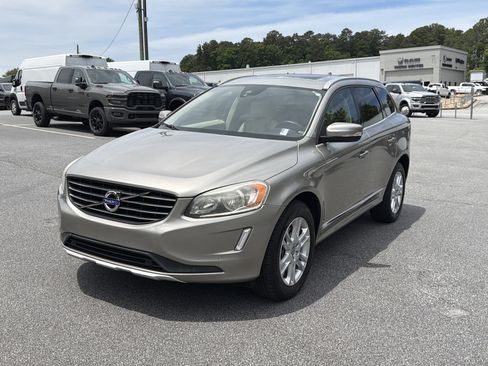 Used 2015 Volvo XC60 T5 Premier w/ Proximity Package FWD image 3