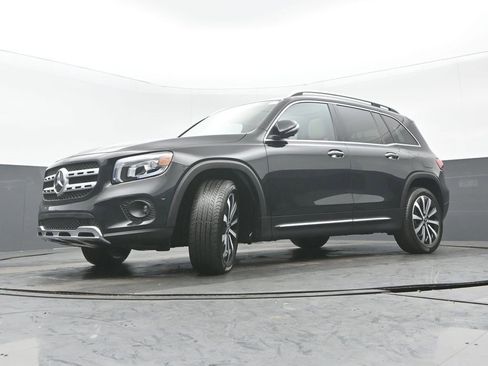 Used 2020 Mercedes-Benz GLB 250 4MATIC w/ Premium Package image 30