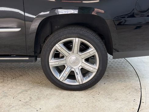 Used 2020 Cadillac Escalade ESV Premium Luxury AWD/4WD image 11