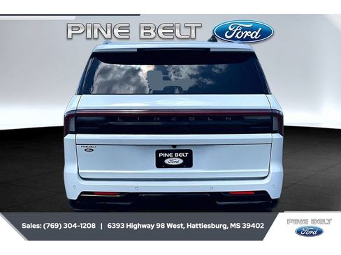 Used 2025 Lincoln Navigator L Reserve AWD/4WD image 4