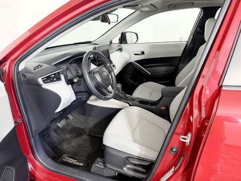 Used 2023 Toyota Corolla Cross LE w/ Moonroof Package AWD/4WD image 33