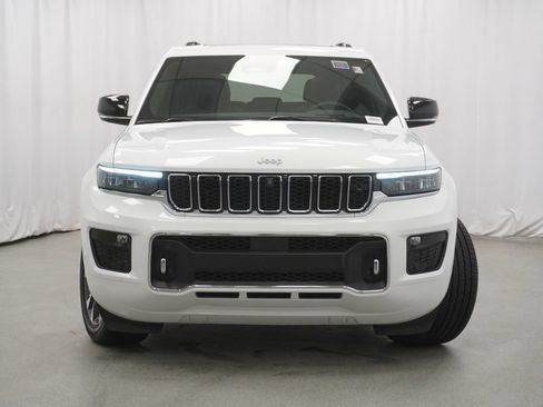 Used 2025 Jeep Grand Cherokee Overland w/ Adv Protech Group III AWD/4WD image 8
