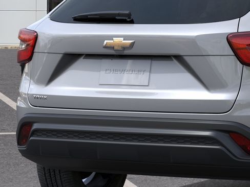New 2026 Chevrolet Trax LS w/ LS Convenience Package FWD image 16
