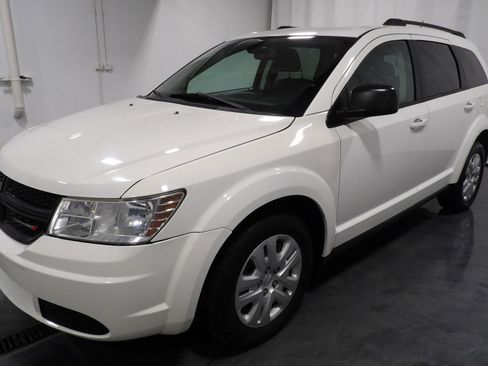 Used 2018 Dodge Journey SE image 3