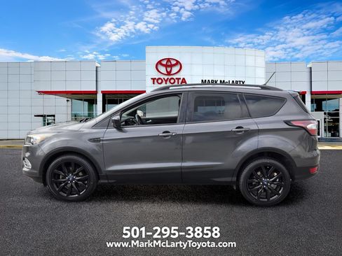 Used 2018 Ford Escape SE w/ SE Sport Appearance Package FWD image 2