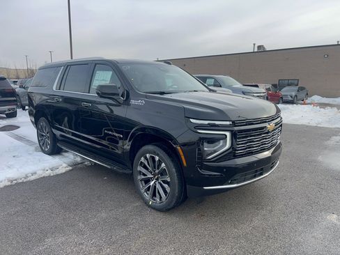 New 2026 Chevrolet Suburban High Country w/ Sun And Tow Package AWD/4WD image 3