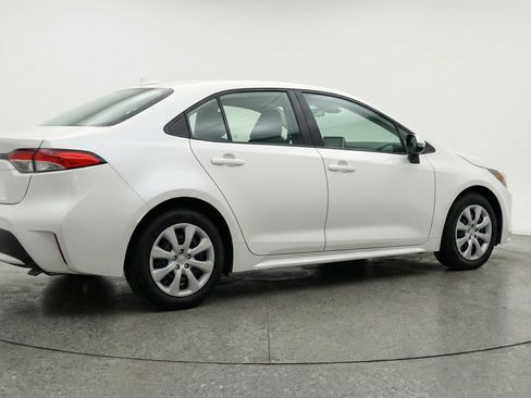 Used 2025 Toyota Corolla LE FWD image 9