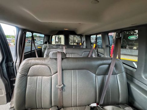 Used 2017 Chevrolet Express 3500 LS RWD image 17