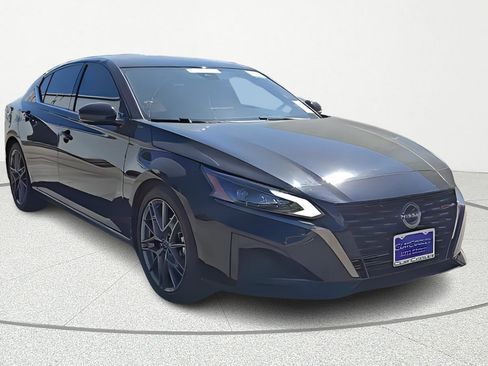 Certified 2023 Nissan Altima 2.0 SR image 1