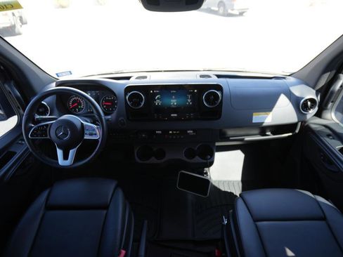 Used 2020 Mercedes-Benz Sprinter 2500 image 21
