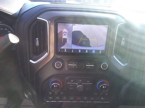 Used 2020 Chevrolet Silverado 1500 High Country w/ Technology Package image 32