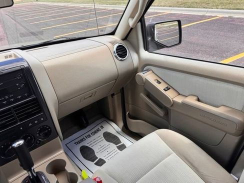 Used 2007 Ford Explorer XLT AWD/4WD image 16
