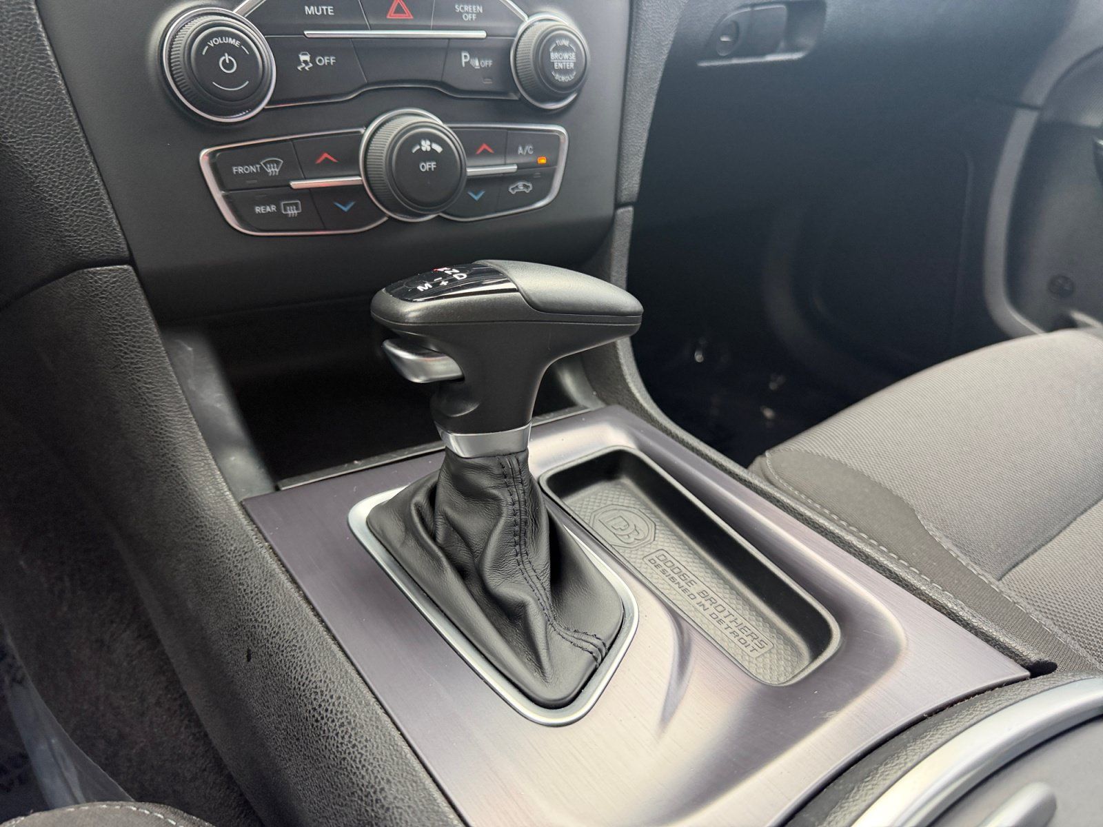 Used 2018 Dodge Charger SXT RWD image 18