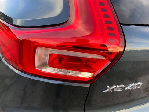 Used 2021 Volvo XC40 T5 Momentum w/ Premium Package image 27