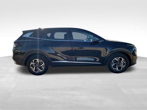 Used 2024 Kia Sportage LX image 9